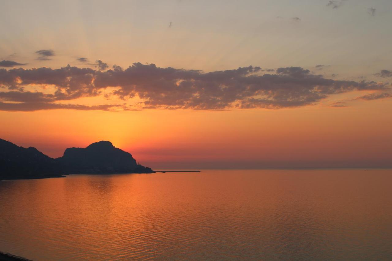 Cefalu Seaside Suite Bagian luar foto
